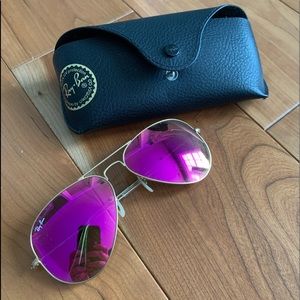 Pink reflecting Ray Bans